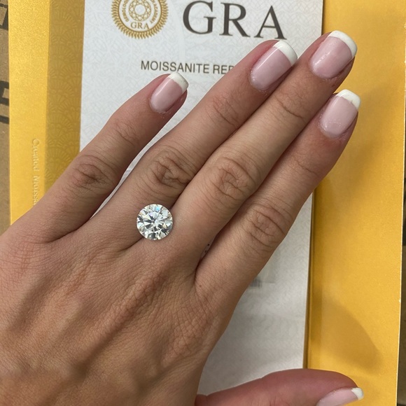 Jewelry - 4 carat round loose moissanite diamond gemstone